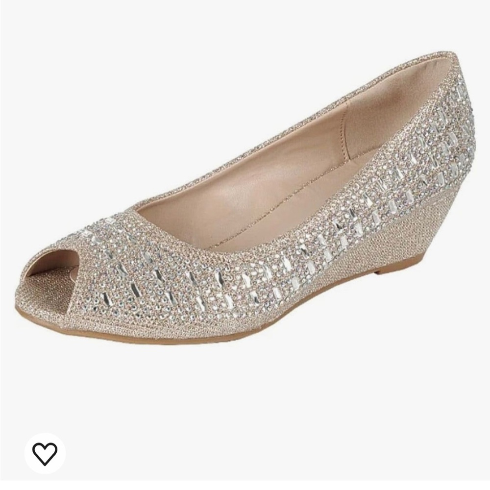 Forever Link Womens Low Wedge Heel Peep Toe Shoes size 9, Champagne, New in Box
